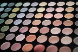 eyeshadow-keperluan-asas-produk-kosmetik