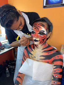 persiapan-make-up-solekan-body-painting-tiger-skm-seni-solekan-tahap-3